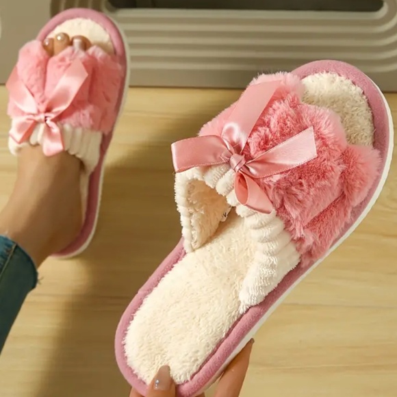 NEW Cozy Bowknot Fluffy Home Slippers for Women, Size 8 - Picture 3 of 10